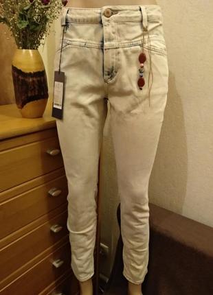 Джинсы светлые