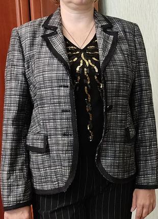Піджак в клітинку