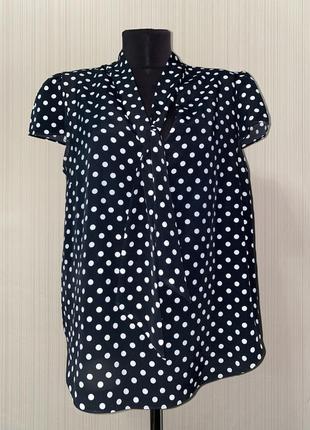 Чёрная блуза в горох с бантом на шее