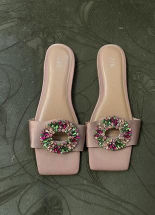 Шльопанці zara