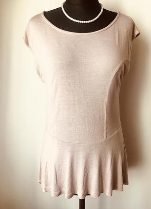 Ніжна футболка з баскою