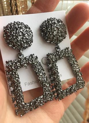 Вечерние серьги гвоздики в стиле zara темное серебро сережки