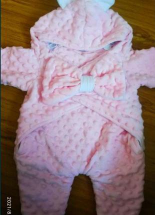 Комбінезон на виписку з пологового будинку. на виписку з пологового будинку.