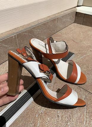 Босоніжки шкіра