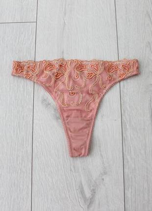 Нежно-розовые трусики с вышивкой