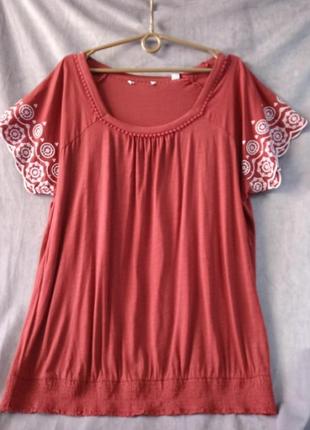 Жіноча футболка з вишивкою, євр.р.44-46