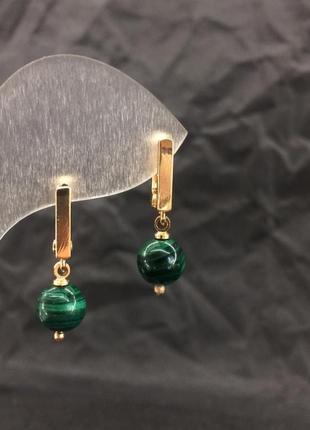 Сережки з натуральним каменем малахіт d-8мм колір фурнітури золото