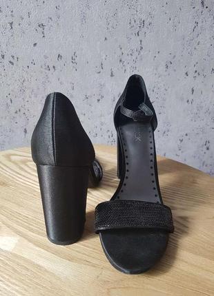 Суперові босоніжки. текстиль.