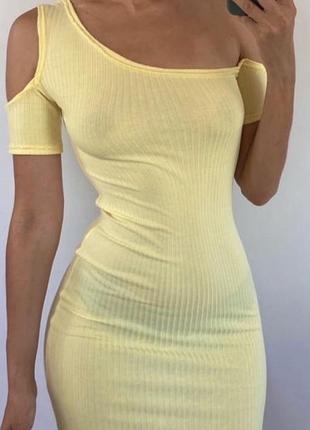Жёлтое платье резинка