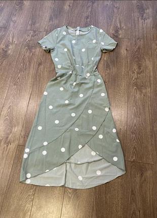 Нове плаття в горошок з розрізом