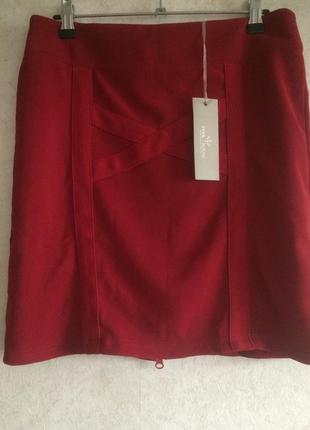 Нова червона спідниця франція