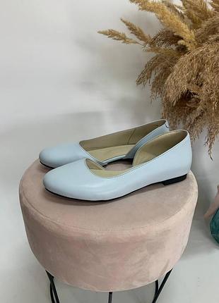 Кожаные нежно-голубые женские балетки