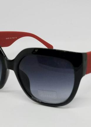 Versace стильні жіночі сонцезахисні окуляри чорний градієнт дужки червоні