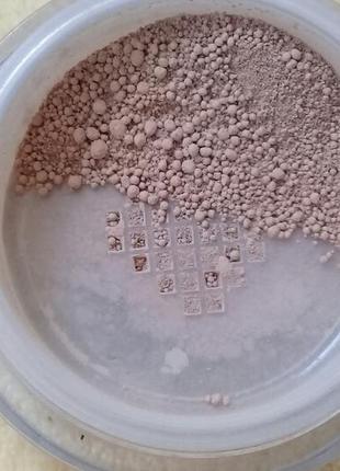 Новая бежевая с желтоватым подтоном минеральная пудра со штатов make up factory