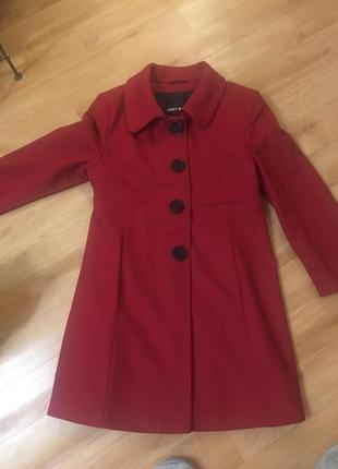 Вовняне червоне пальто