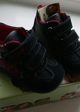 Ботінки  замшеві "primigi".