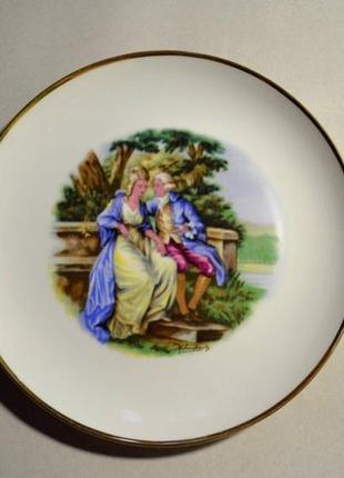 Декоративная тарелка 'влюбленные в саду'