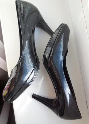 Італія туфлі cos шкіряні човники celaro shoes на шпильці лаковані 39р.-26см.