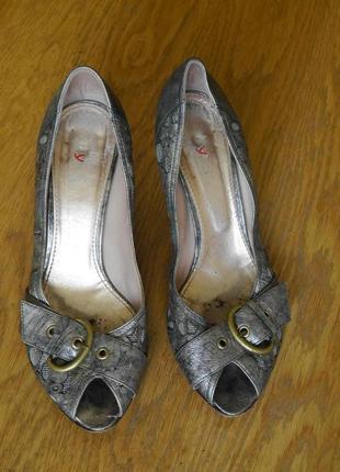 Туфлі шкіряні розмір 40 1/2 стелька 27,3 см dyva