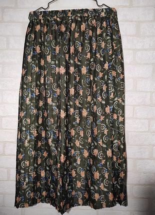 Довга, яскрава, кольорова, плісе спідниця в складочку