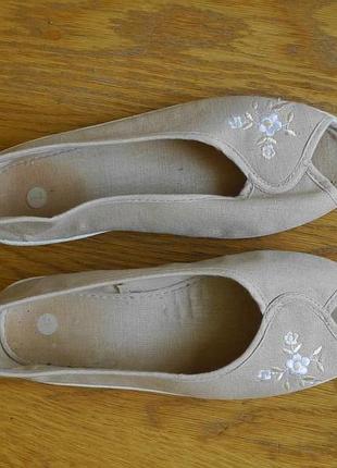 Босоніжки суконні розмір 7 на 38 устілка 25 см