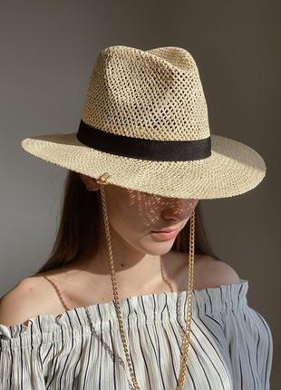 Світло-бежевий капелюх з рафію жіночий стильний модний капелюшок федора бежевий з чорною стрічкою
