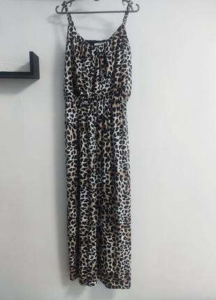 Красиве плаття з приємного матеріалу