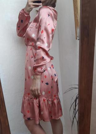 Нарядное шелковистое платье розового цвета3 фото