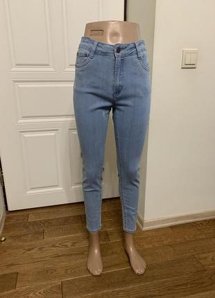 Жіночі світлі джинси з потертостями3 фото