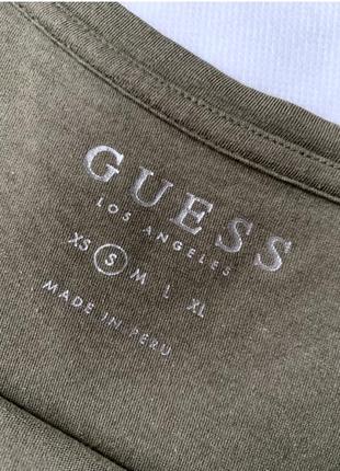 Оригинальная оливковая футболка оверсайз guess4 фото