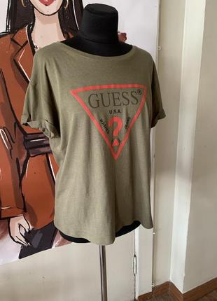 Оригинальная оливковая футболка оверсайз guess2 фото