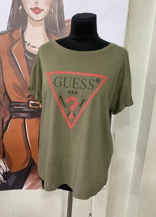 Оригинальная оливковая футболка оверсайз guess1 фото