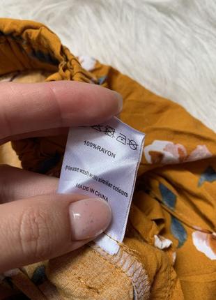 Тонкі літні шорти гірчичного кольору в квітковий принт4 фото
