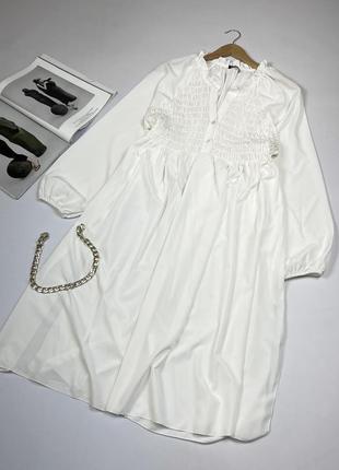 Стильна біла сукня плаття сорочка  в стилі бохо з об'ємними рукавами від бренду boohoo італія6 фото