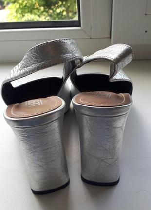 Босоніжки жіночі legit сріблясті жіночі босоніжки на каблуку в стилі zara3 фото