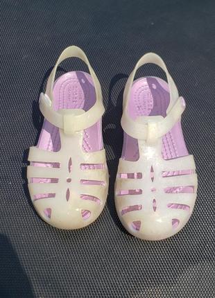 Босоніжки, сандалі crocs