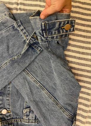 Крутезна стильна джинсова куртка від missguided8 фото
