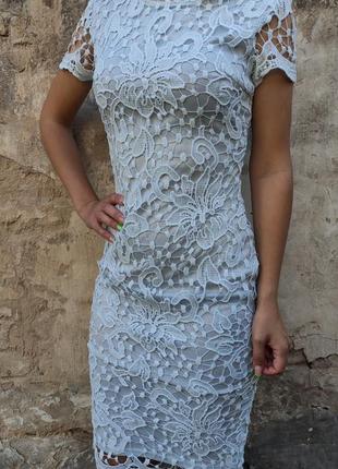 Красиве мереживне плаття міді