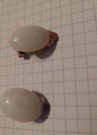 Кліпси вінтаж молочне скло