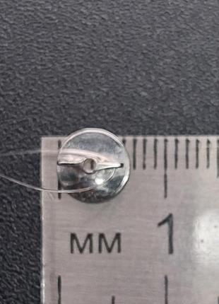 Серьги гвоздики - один крупный и четыре маленьких фианитов3 фото