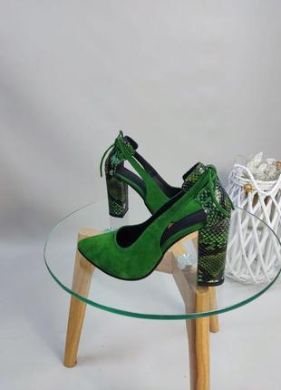 Туфлі з італійської шкіри та замші жіночі зелені рептилія на підборах4 фото