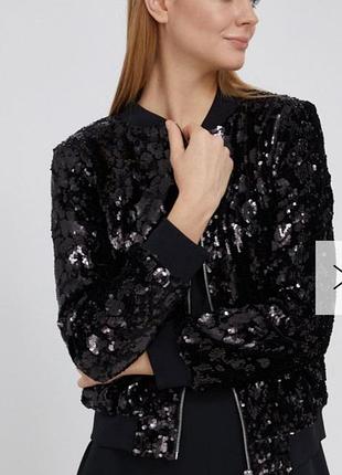 Вечірній річний бомбер