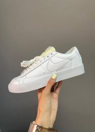 Білі шкіряні жіночі кросівки nike blazer low white2 фото