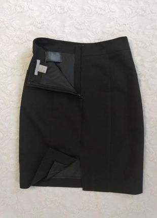 H&m чорна класична юбка з кишенями2 фото