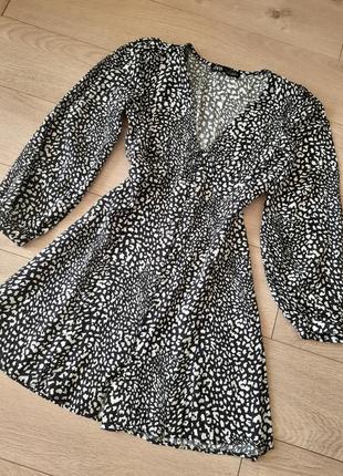 Дуже гарне плаття від бренду zara .гудзички пр всій довжині плаття