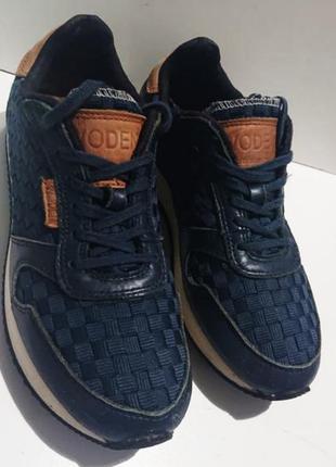 Фірмові кросівки woden