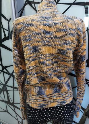 Красивий светр ручної в'язки гачком на скошеною блискавки персиковий градієнт s6 фото