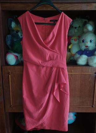 Красиве жіноче сукні коралового кольору