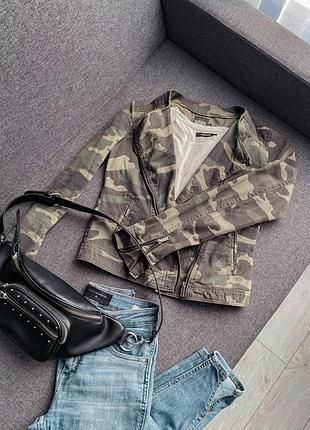 Камуфляжная куртка косуха от reserved