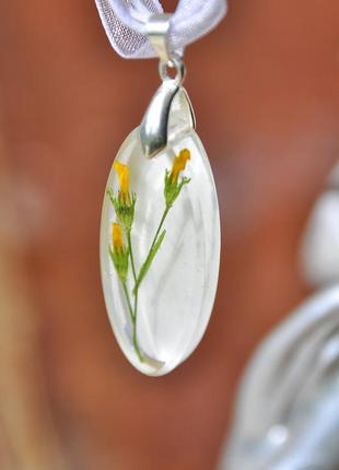 Кулон з епоксидної смоли.